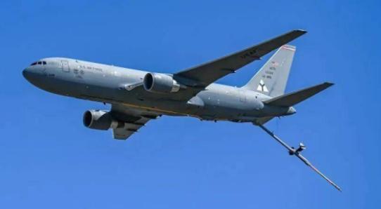 5月5日，波斯湾上空惊现生死时刻：一架美军空中加油机突遇危机，密集发出求救信号，