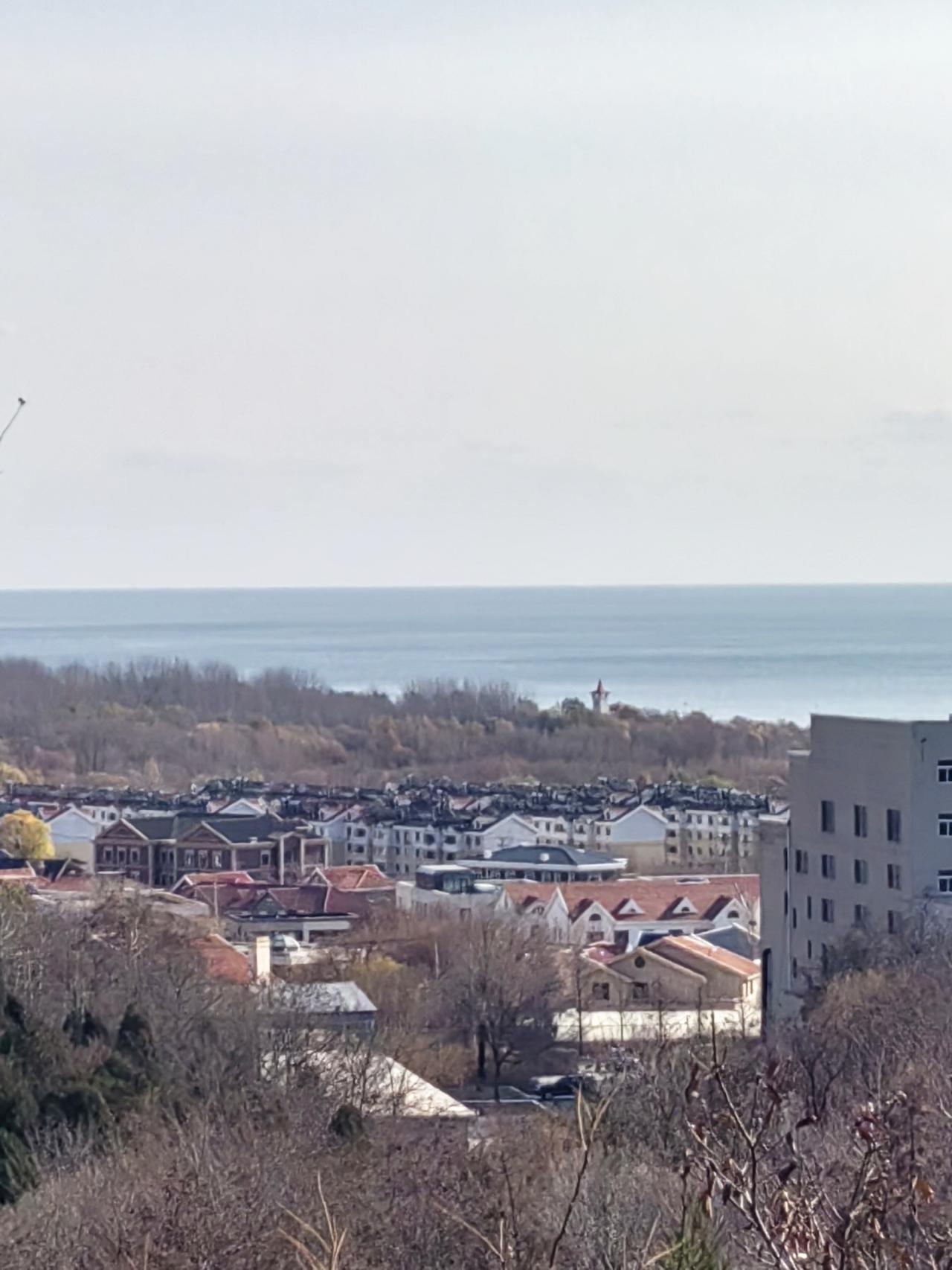 籽铱奶奶生活日记
——晒太阳分享冬日海景

冬日晒太阳，成了我的生活日常。我家距