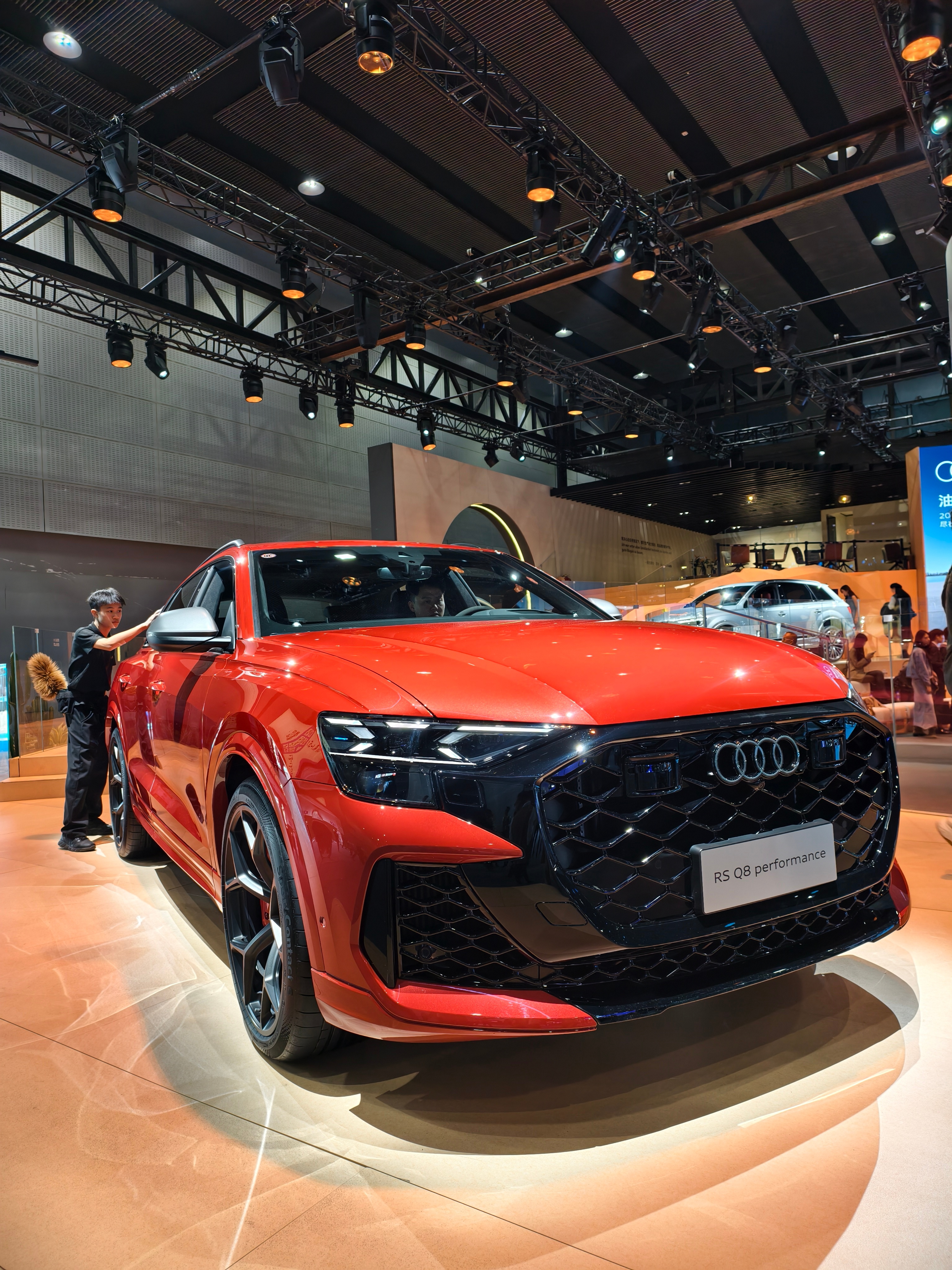 来一汽奥迪展台打个卡Q7 Q8 SQ7 RSQ8几台大哥往那一摆气场嗷嗷的