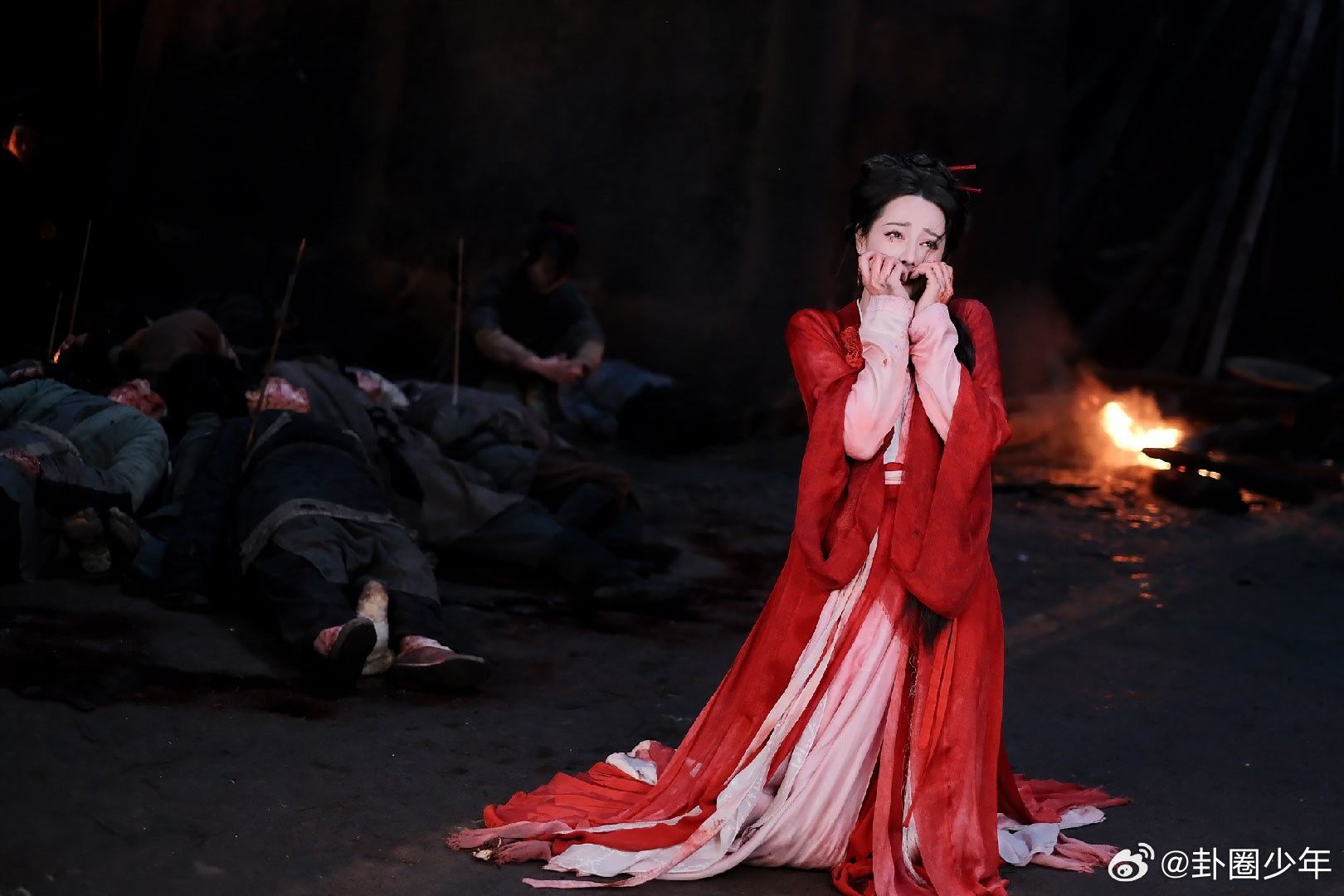 迪丽热巴贺思慕登顶V榜 开播即登顶！贺思慕热度爆表，迪丽热巴实力认证顶流地位！！