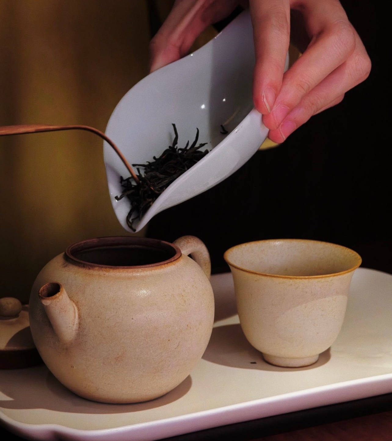 茶道  喝茶就是一件让人开心的事情，一杯香茶在口腔里转一圈，浸润整个口腔，之后再