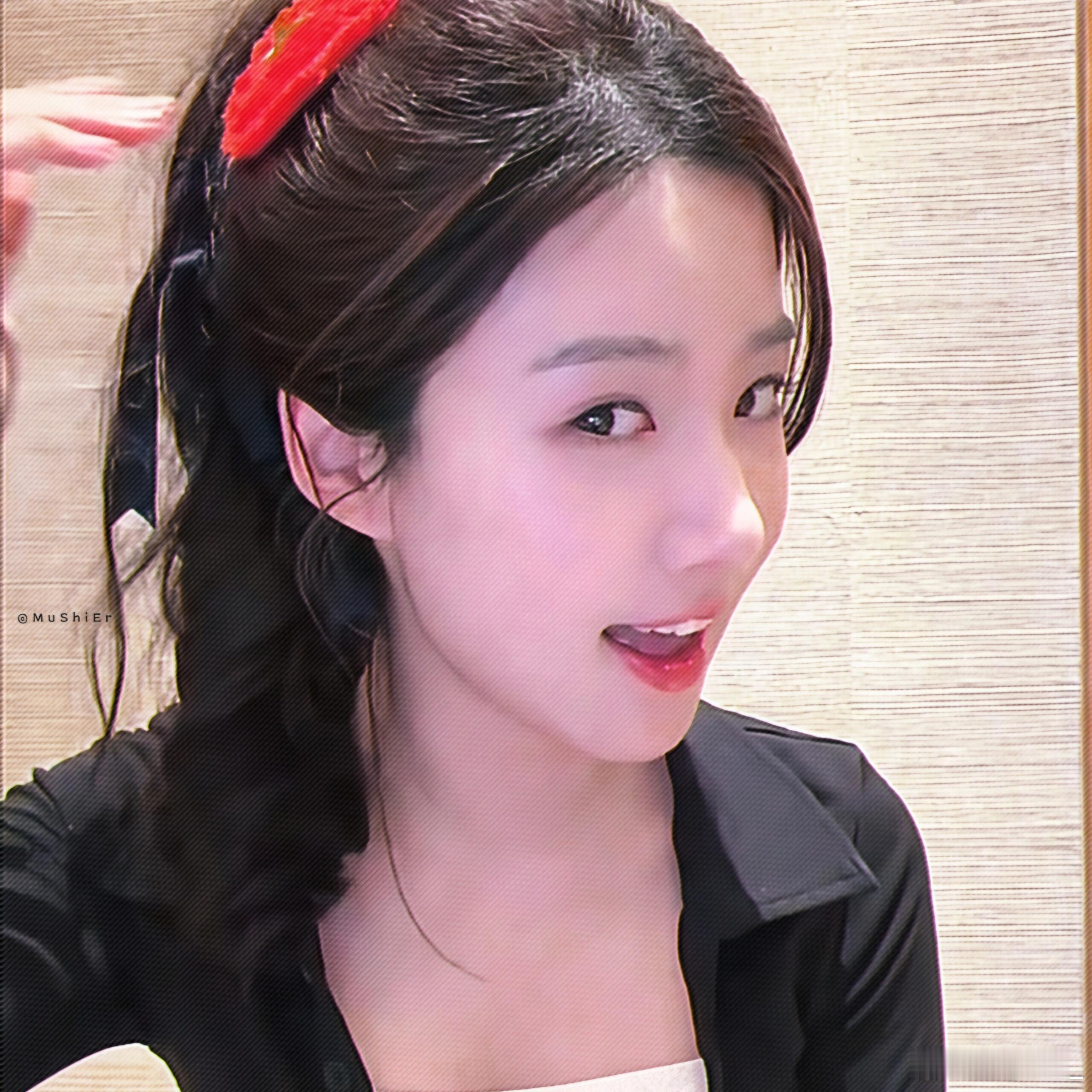 特别适合新年的头像红红的特别喜庆噜噜晓这个萌！已经存好过年用啦卢昱晓｜头像 