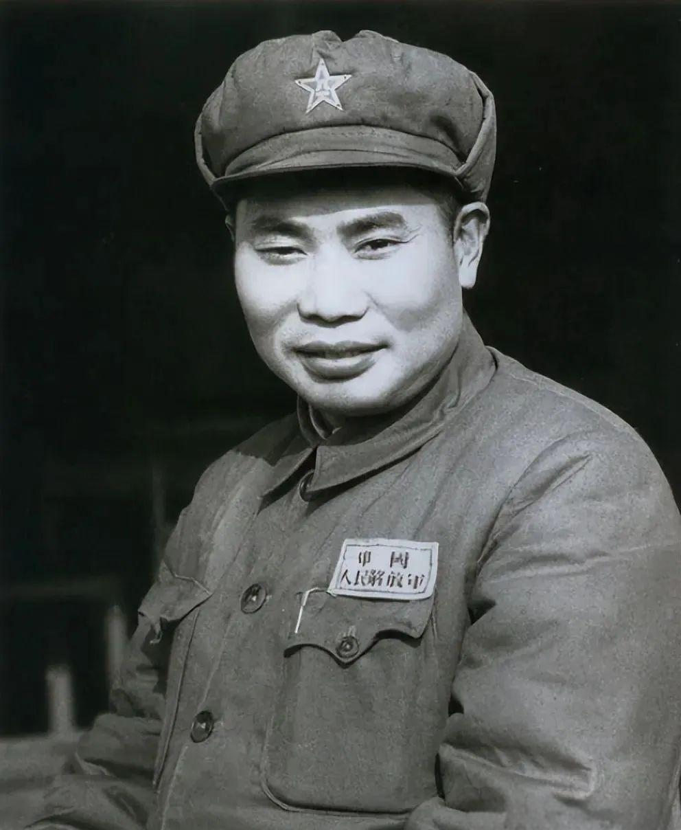 1973年，杨得志将军推开那扇破门，看见床上躺着个形销骨立的老头，旁边干部冷冷甩