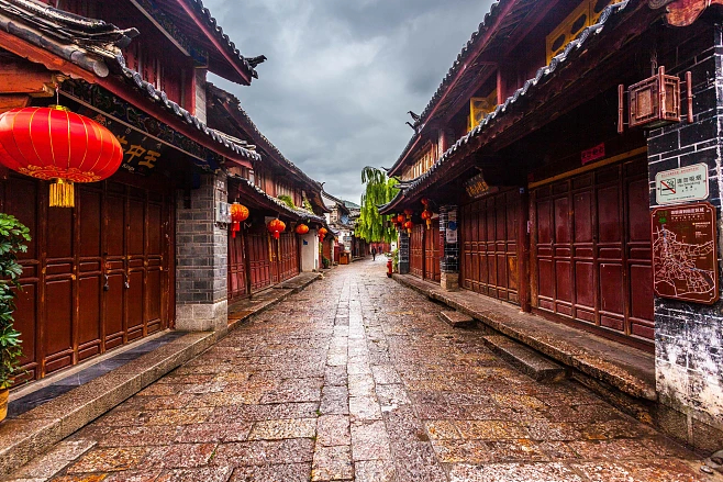 古代文人常用的借代词语1、桑梓：家乡　　2、桃李：学生　　3、南冠：囚犯　　4、