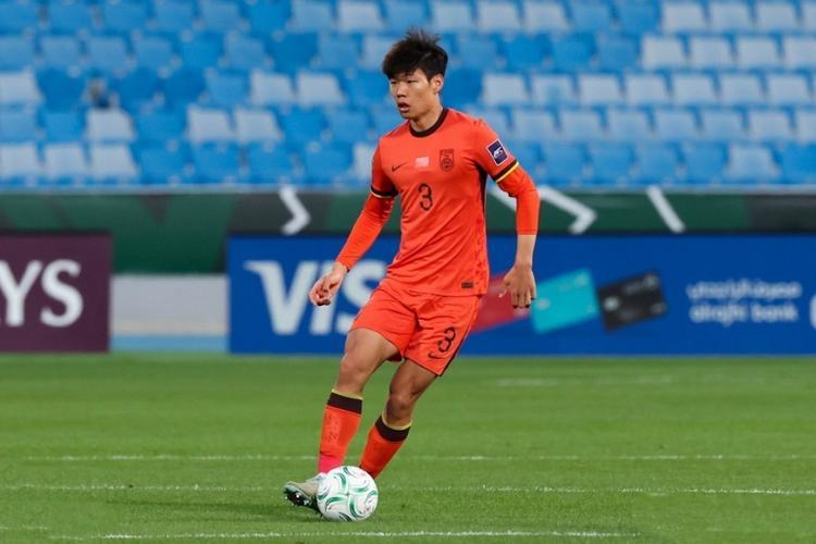 U23国家队三中卫已有两名在山东泰山队中，泰山队新赛季防线已构建成型。
媒体人透