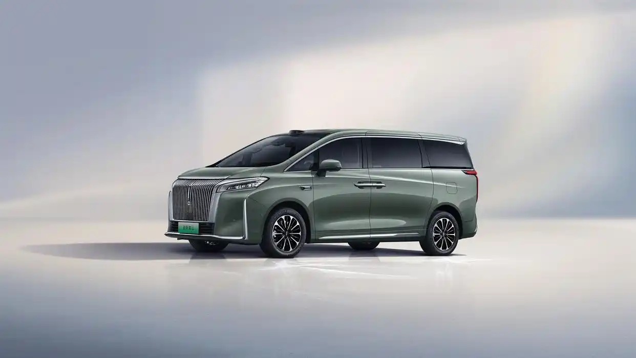 四驱电混MPV，对标腾势D9，魏牌高山7上市。新车官方指导价28.58万元，长宽