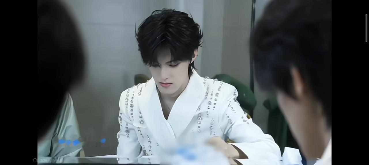 认真工作的男人好有魅力