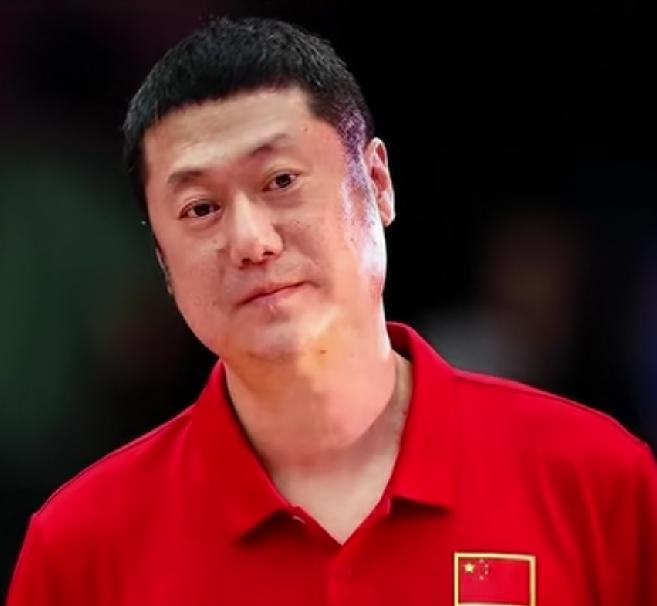 中国女排为了积极备战世联赛总决赛的比赛，在江门进行集训时，主教练赵勇急招进了邹佳