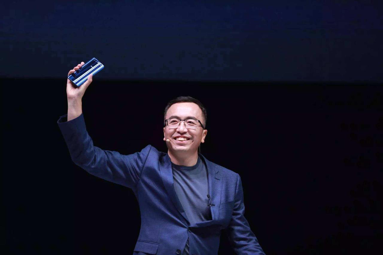 荣耀独立后，对于研发投入，赵明没有明确指出，不过8000个研发人员已经宣布就位了
