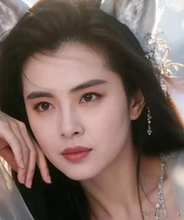 王祖贤22年未现身，却凭AI形象“重返娱乐圈”？背后逻辑让人深思