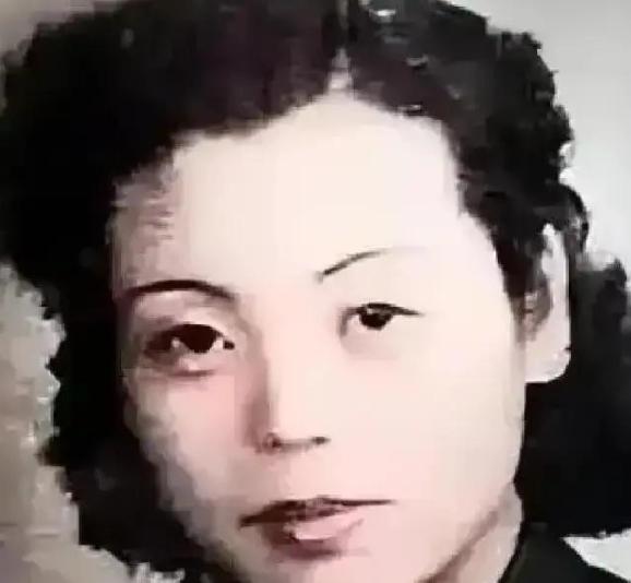 1970年，陈独秀58岁的女儿陈子美不会游泳，身绑5个空油桶，带着小儿子偷渡香港