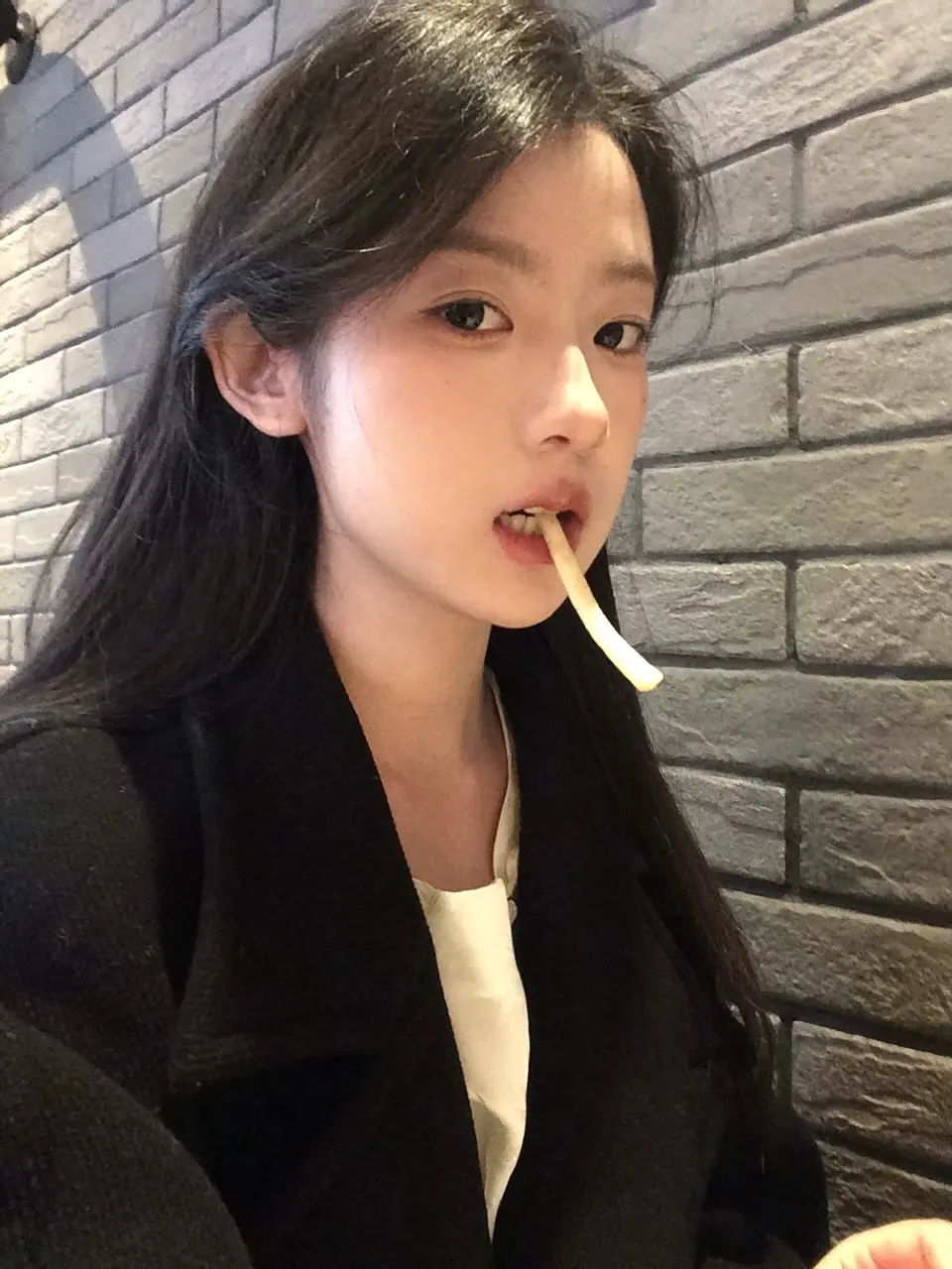 听着时钟tic tok tick tok tic 我们关系越来越紧密