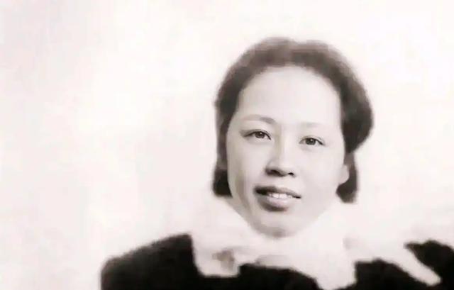 1949年，刘伯承听说原配还活着，并且日子过得很艰苦，就托人给她带信，想把她接到