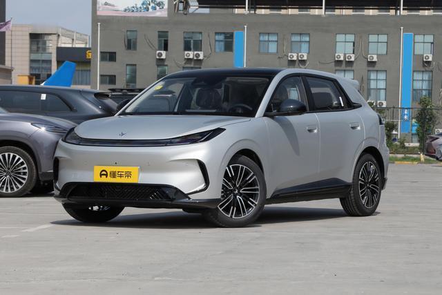 极狐T1加推高配版车型，贝塔T1 550km续航版正式上市，加推车型上市之后，极