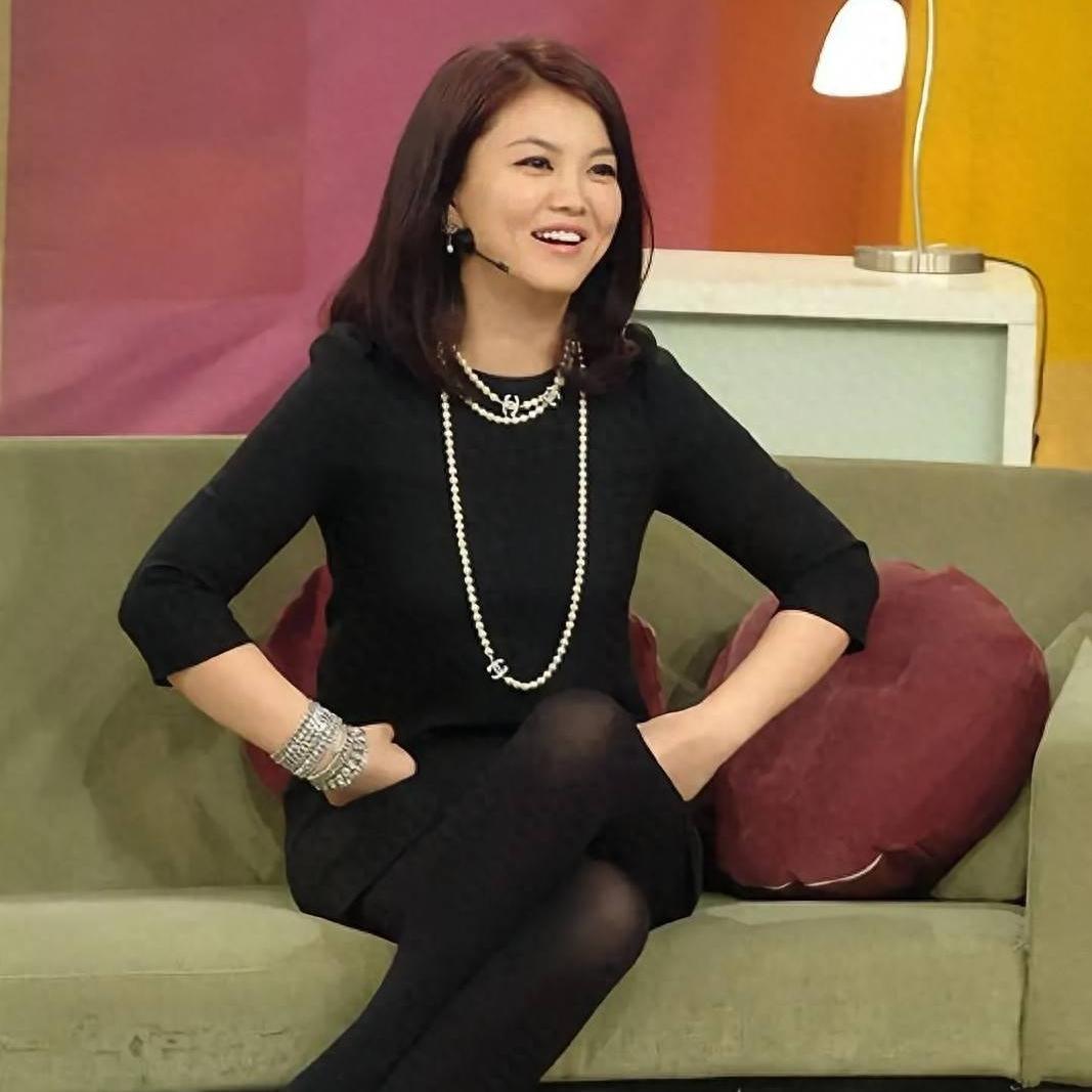 我问我妈妈
​李湘那么有钱怎么不减肥呢
​妈妈妈低头笑了笑，最后才憋出了一句话：