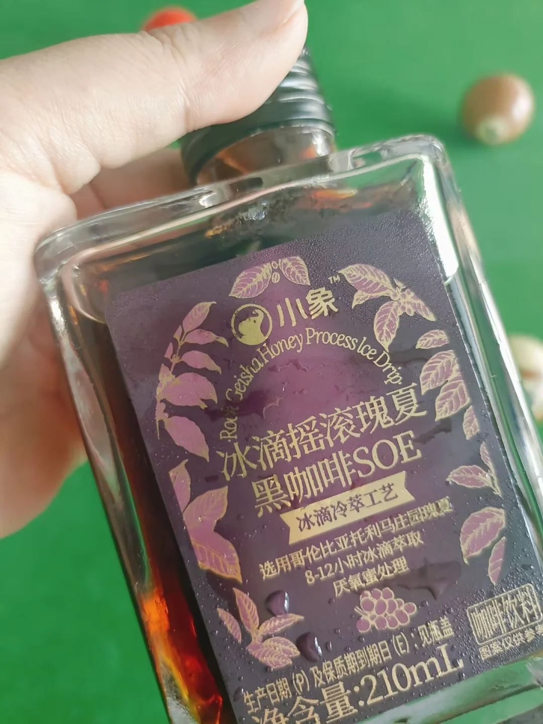 台球区摸鱼，还好有冰滴摇滚瑰夏陪着  工位