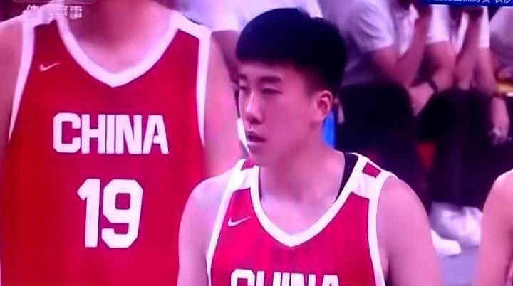 王俊杰发火了，这样的情况在王俊杰这名好脾气球员身上可是不多见。
塞尔维亚那边就是