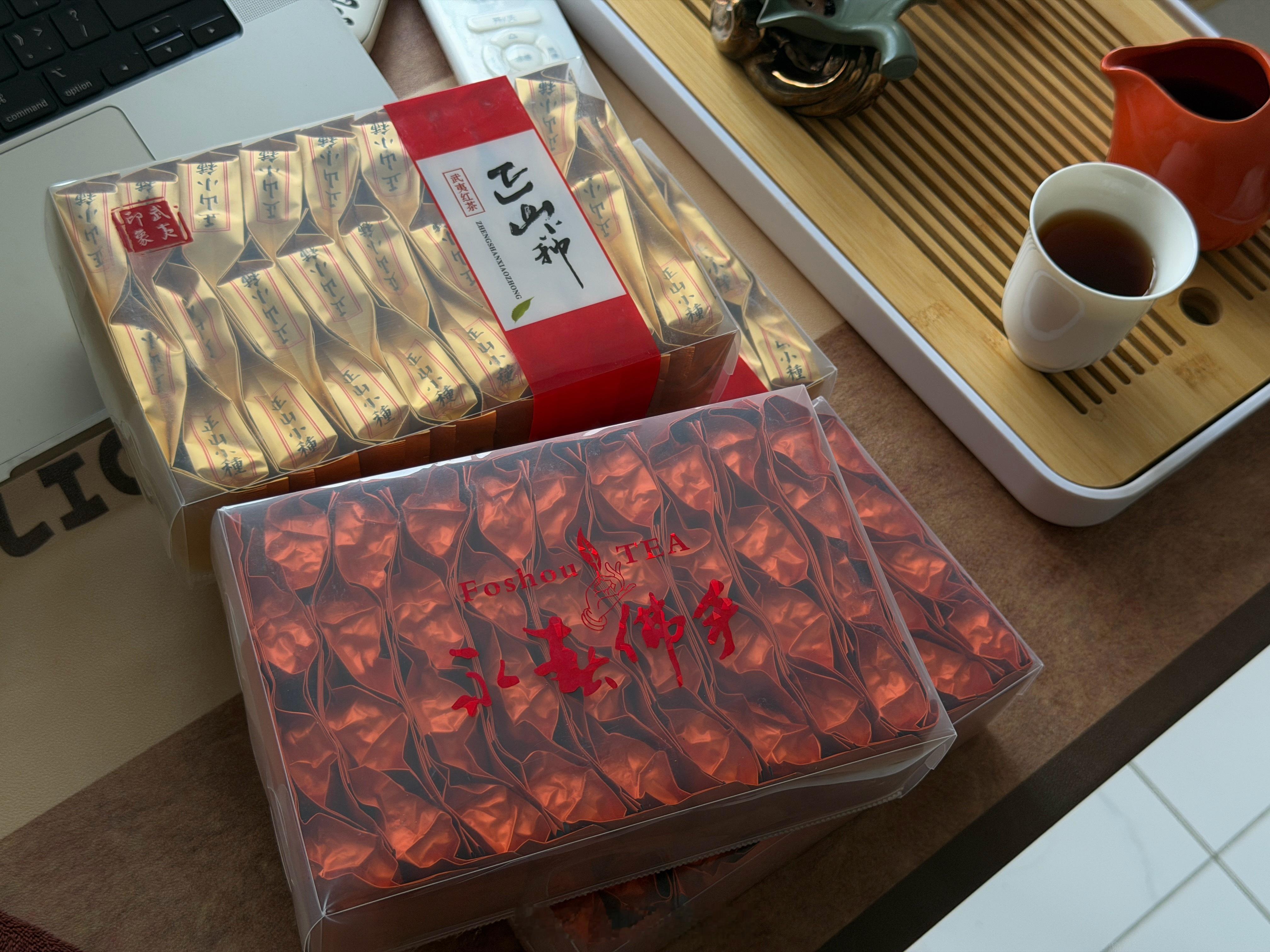 济南跟锋哥炫了一下品茶技艺~于是锋哥回去承包了我一年的茶叶哈哈感谢我锋哥~ 