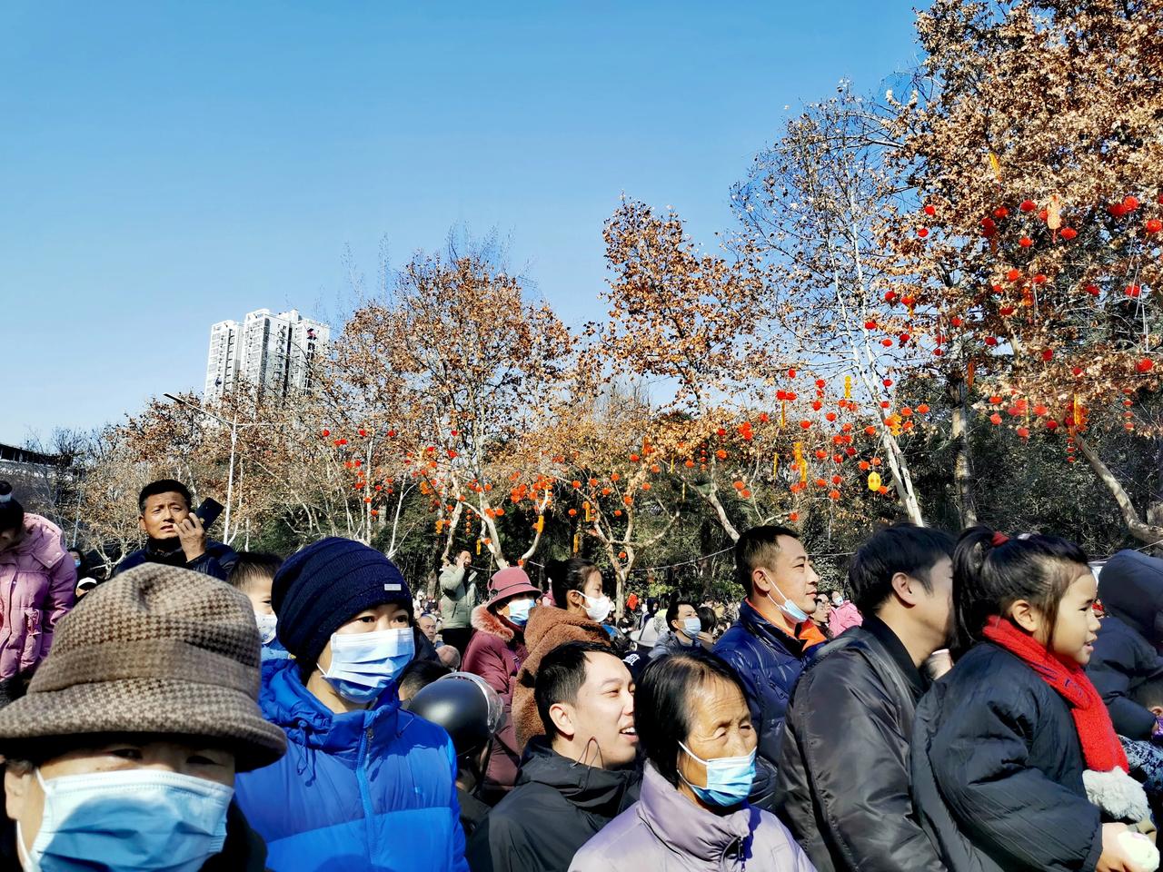 今天宝鸡市组织社火巡演，让这个元宵节过得红红火火热闹非凡。说真的，对于这次的社火