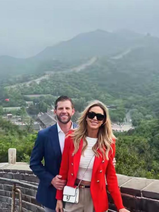【你所不了解的中国，超出了你的想象！】

特朗普儿媳妇劳拉在社交媒体上晒出了她和