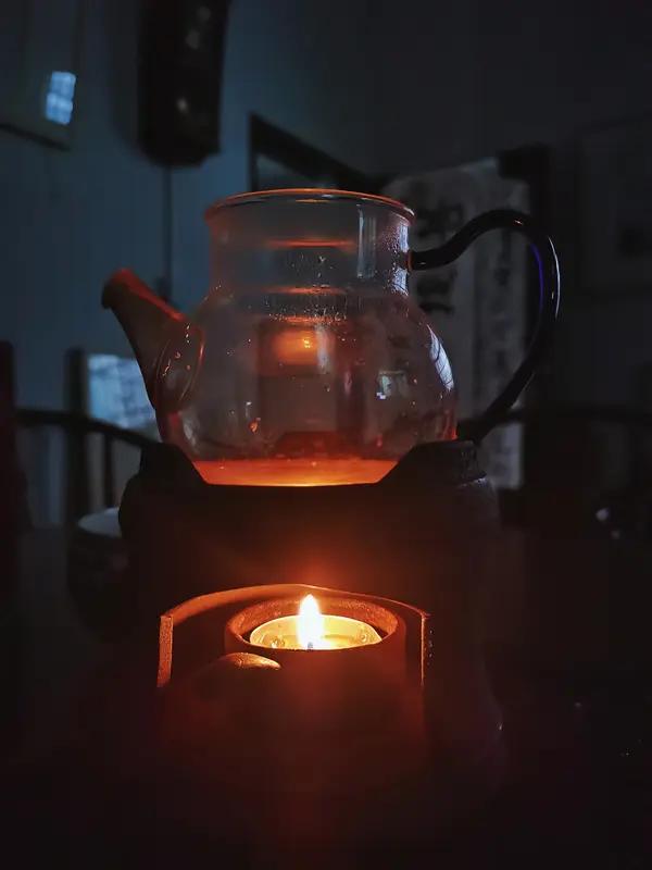 对下联原创 看到上联“煮茶聊天地”，我也忍不住来凑个热闹对个下联。我对“抚琴诉古