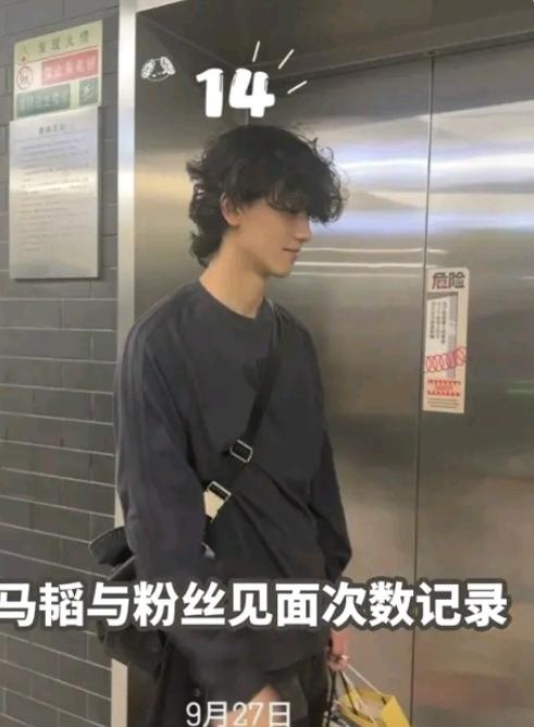 《声鸣远扬》
总决赛爆尴尬：
何炅结巴救场，那英硬刚票数
 
2025年11月9