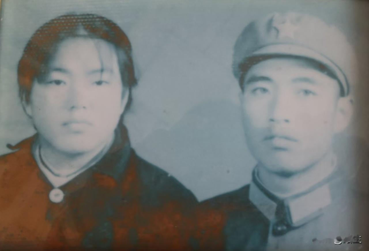 昨日，前同事传来一份广电报。纸已泛黄，是多年前的旧物了。这些年，报纸的江湖早已瘦