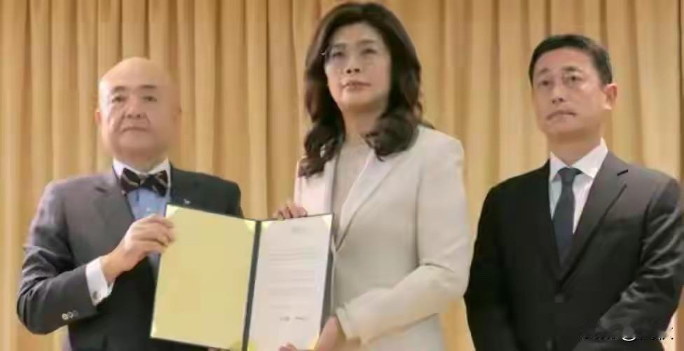 捐款是赖清德5倍！郑丽文高调援日彻底露底：台湾太多政客早已忘了民族根
 
   