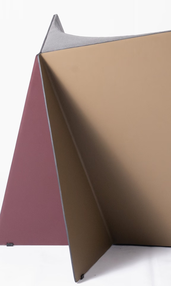 在 Fold Chair 上实验马鞍皮的创新工艺