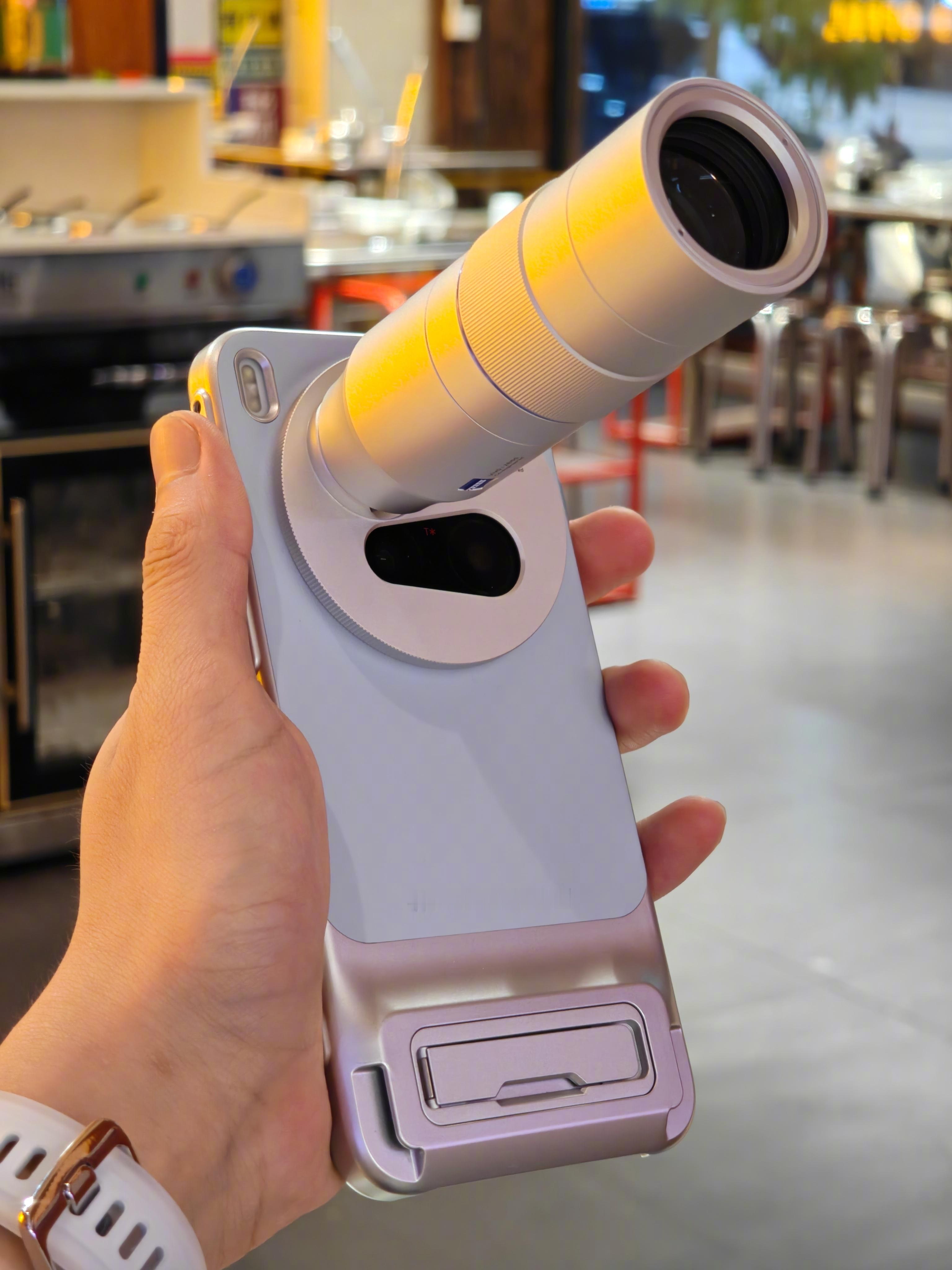 X300 Pro 这套银色的摄影套装就是要比之前黑色的看着更精致啊…当其他家还在