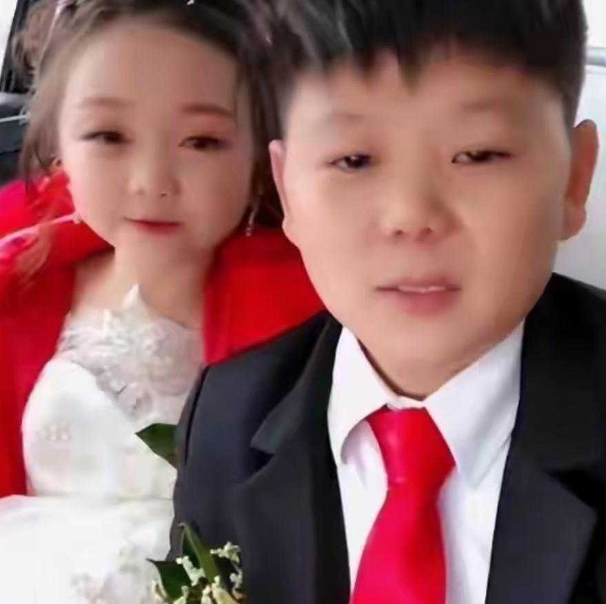 你能想象吗？1米3的四川美女杨萍，和1米48患侏儒症的河南小伙葛存苗，从相恋到结