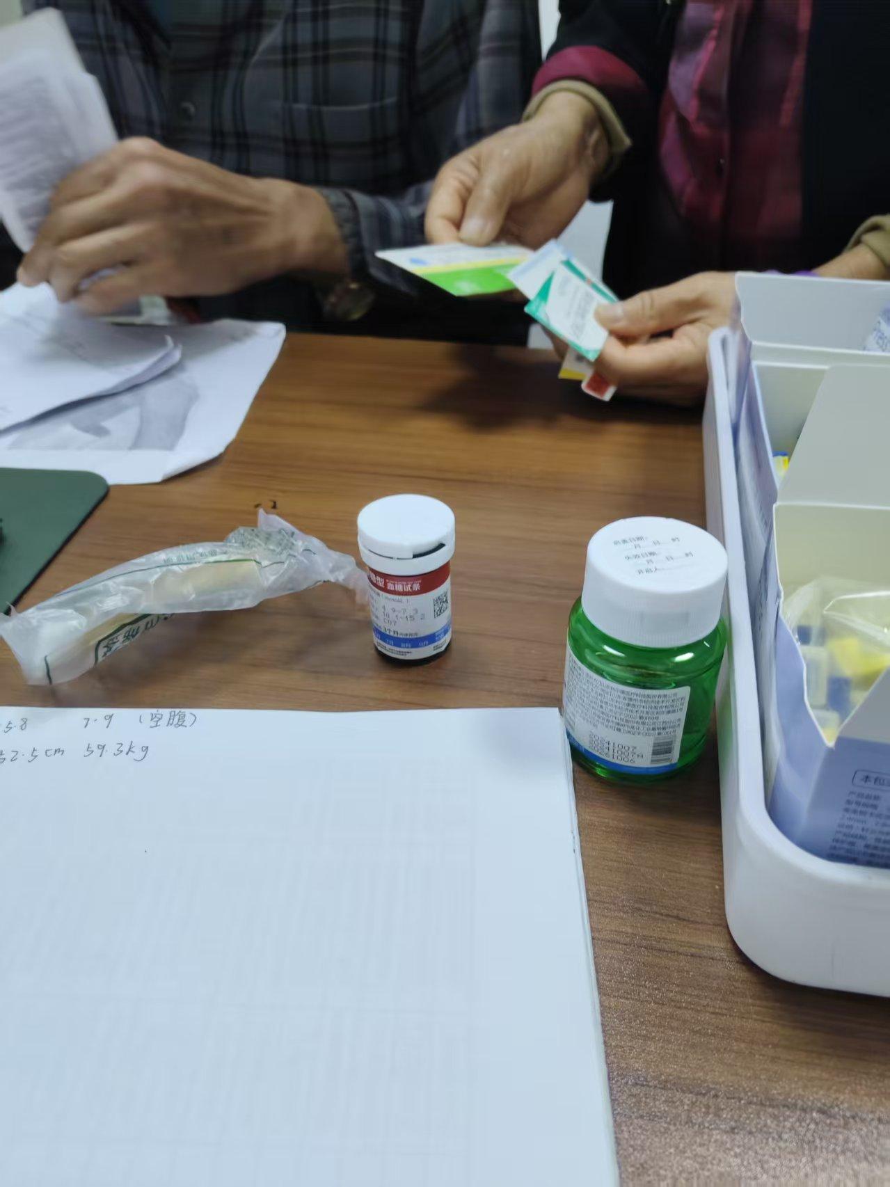 网友：侄女今年考上了本县乡镇卫生院，有编制。但是才干3个月，侄女想不干了。
离家