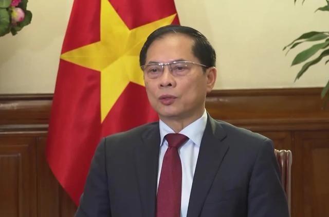 周伟锡： 全世界所有国家的军队，唯有中国人民解放军敢喊出这句口号——“为人民服务