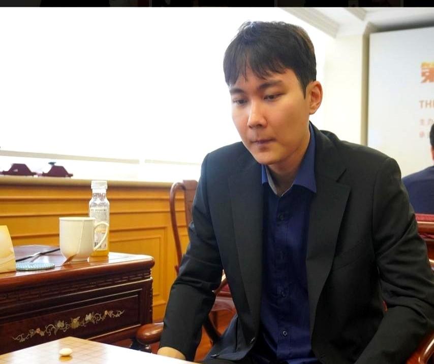 三星杯八强战杨鼎新逆转朴廷桓进四强了！开局朴廷桓挺顽强的，百手后还领先，结果后半