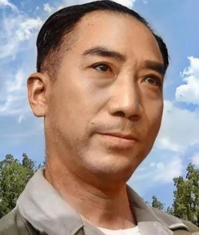 1923年，戴笠在上海流浪，吃住在表弟张冠夫家里。张冠夫是商务印刷馆的职员，他和