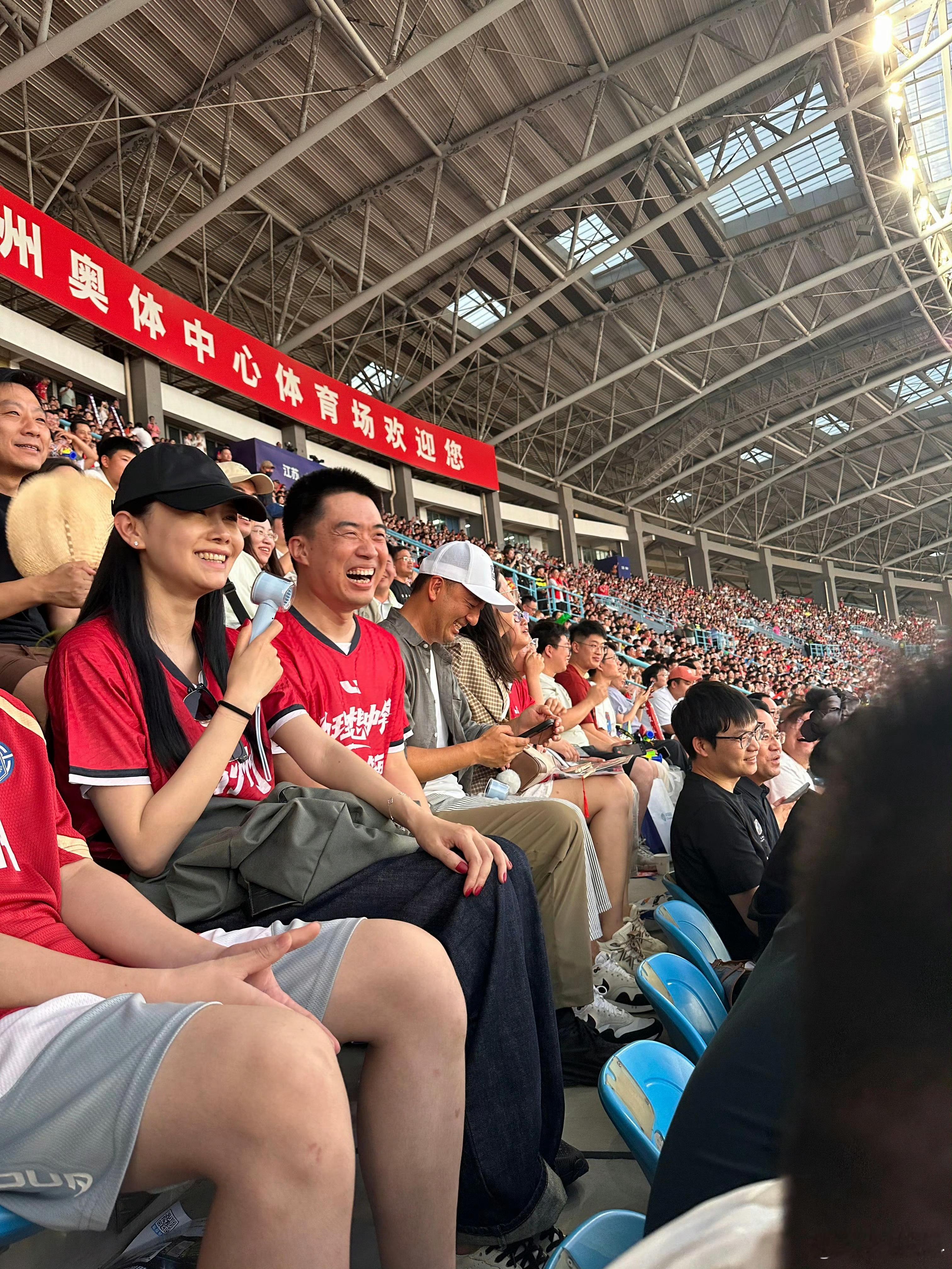 李想老婆身材 人家李想也就是80后好吧，但人家老婆生了五个孩子后还能保持这么好的