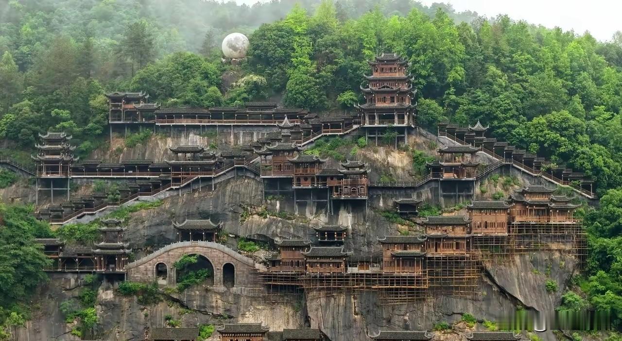 现在旅游，很多人对人造景点或者新造的景点特别不待见。其实也不能一棒子打死。有些人