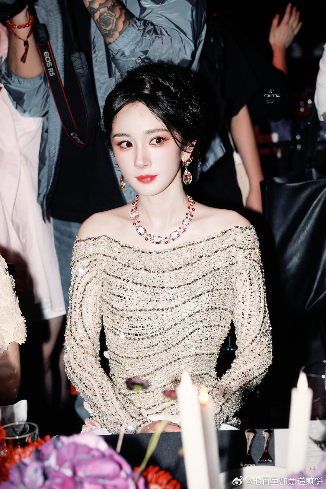 杨幂、鞠婧祎、赵今麦、张凌赫、陈丽君、刘宇的时尚芭莎内场照，大家造型都好看没去芭