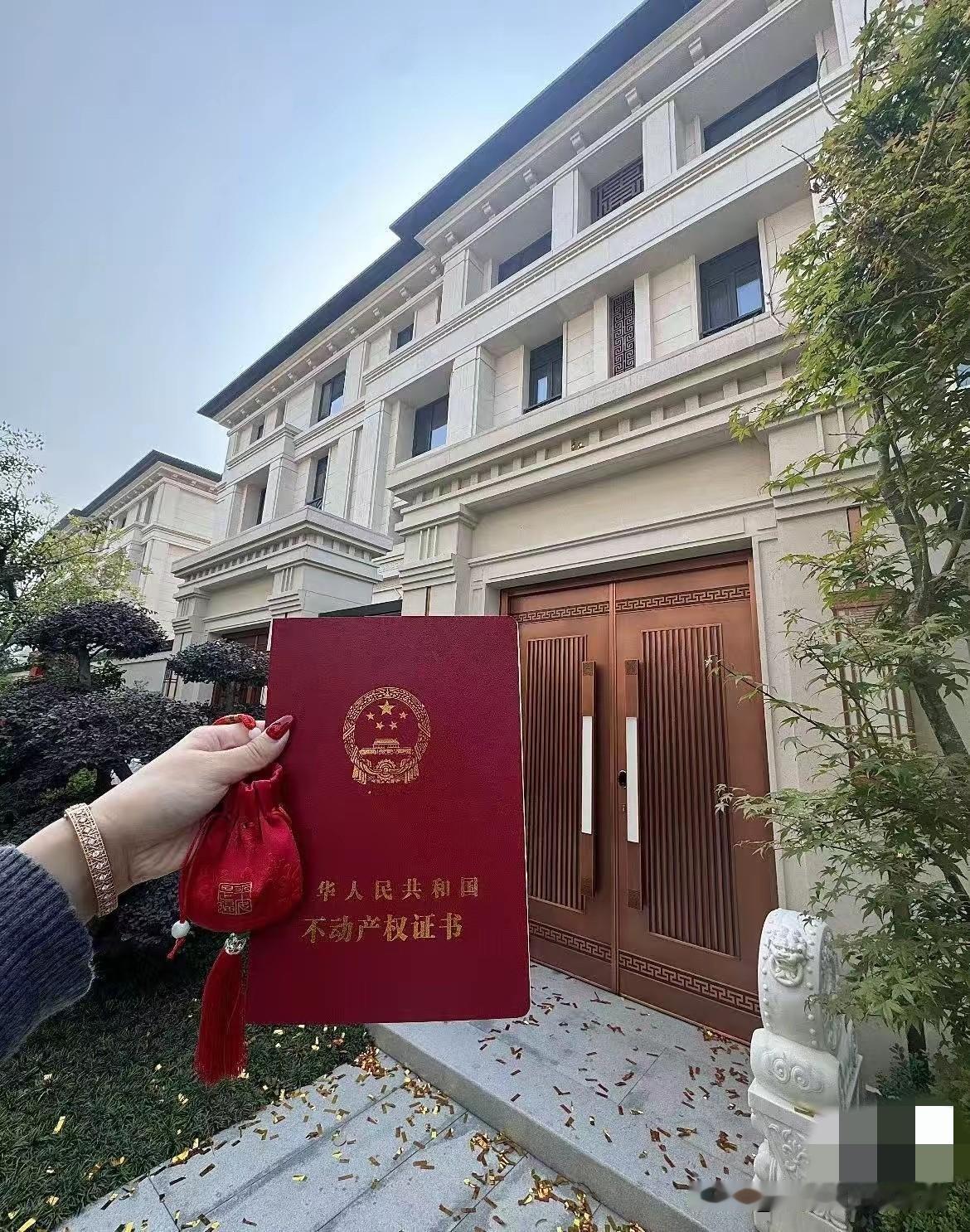 天呐，心烦意乱。
女儿快要结婚了，男方出手阔绰，全款买了房子和车子，结婚之前已经