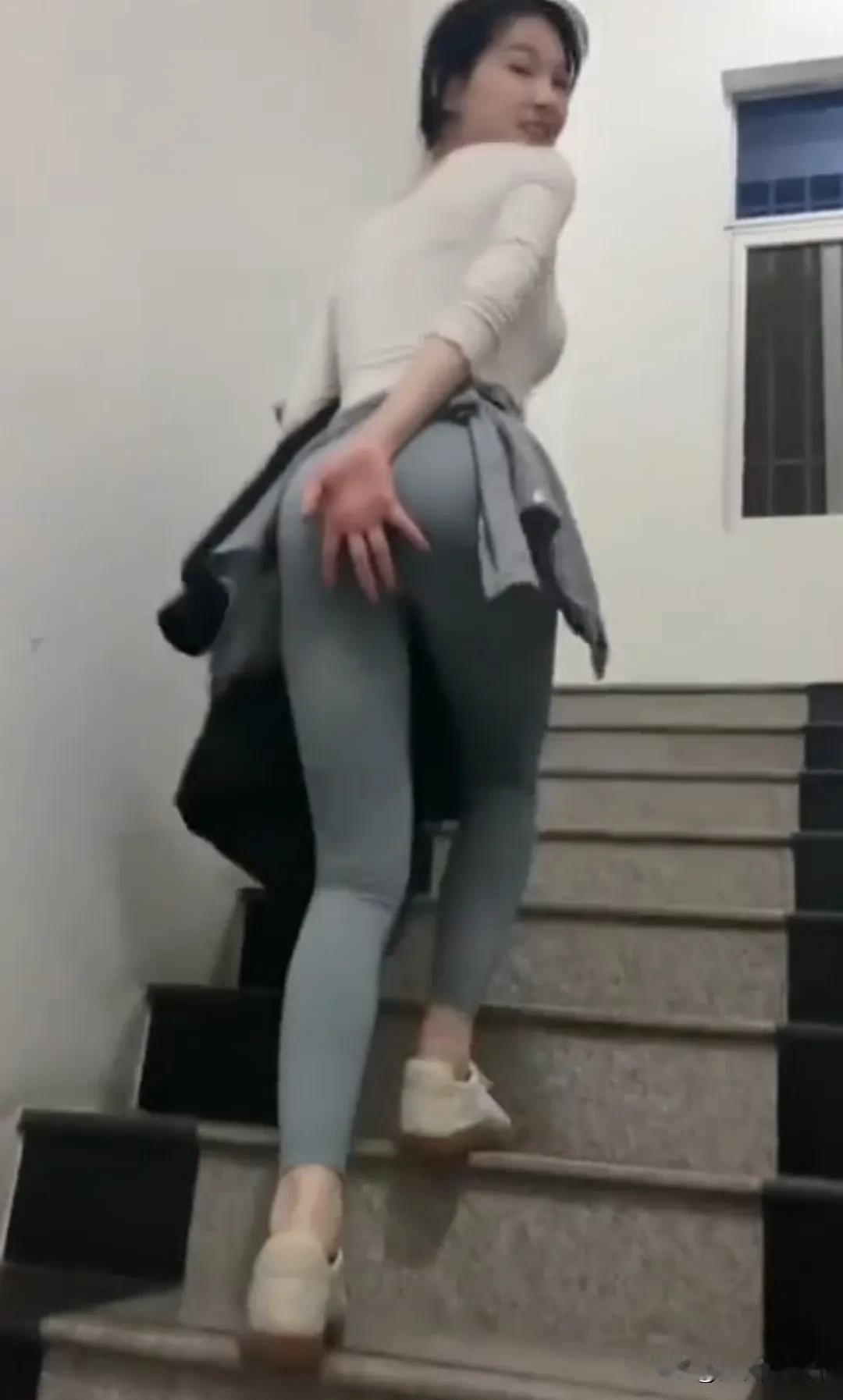 上个楼梯这样不知道干嘛