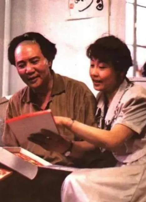 1972年李讷生娃后写信请求爸爸接济8000元，毛主席看罢来信后，心痛不已，指示