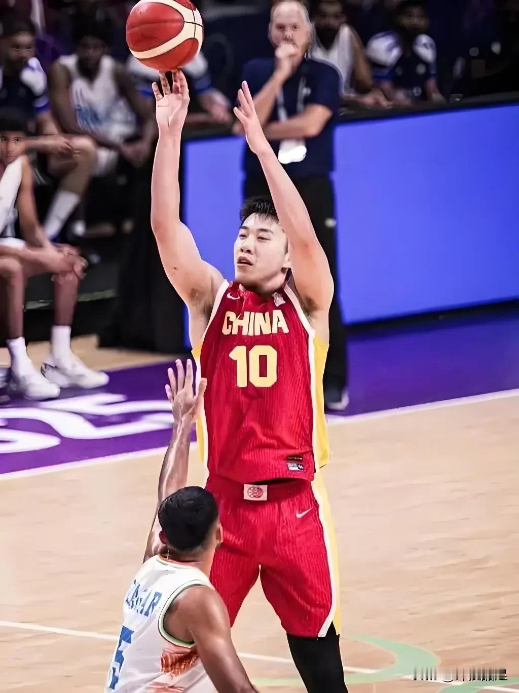 26岁的赵嘉义：从主力打成替补
20岁的王俊杰：从替补打成主力

赵嘉义在青岛队