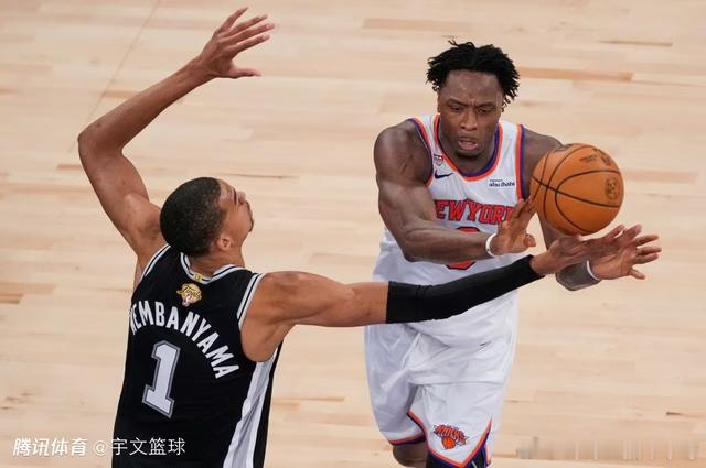 NBA 就在刚刚：NBA总决赛上，马刺客场115-111险胜尼克斯，系列赛目前尼