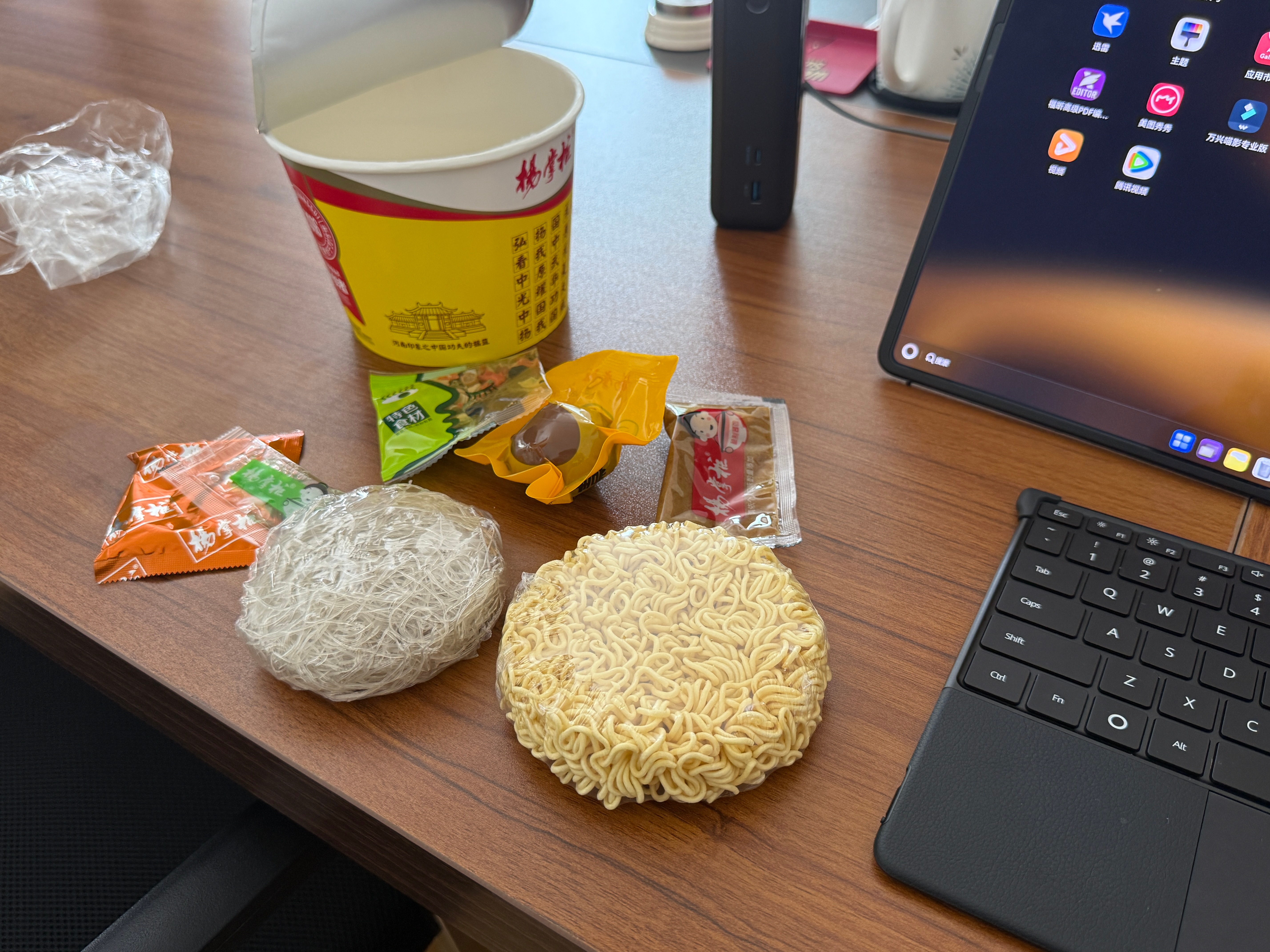 攒钱买小鹏P7，这就是我的早饭+午饭了。[泪] ​​​