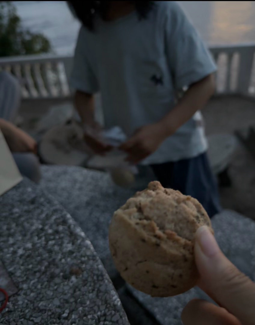 一个小妹妹送给我饼干 超好吃！是这边一个超贵的手作作坊里的^ ^真的超级超级好吃
