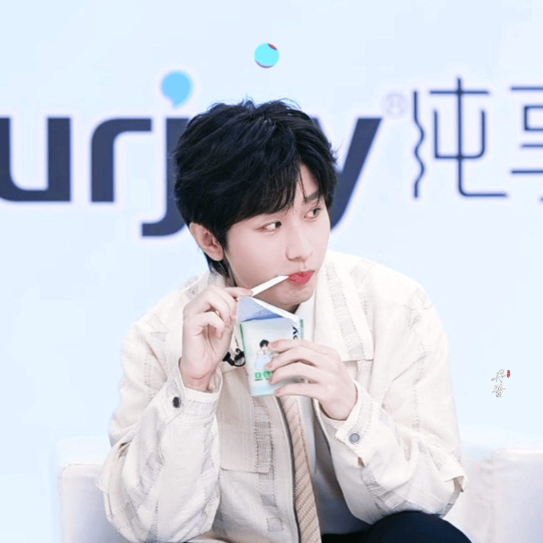 小猫吃到好吃的会分享😋成毅纯享全球品牌代言人