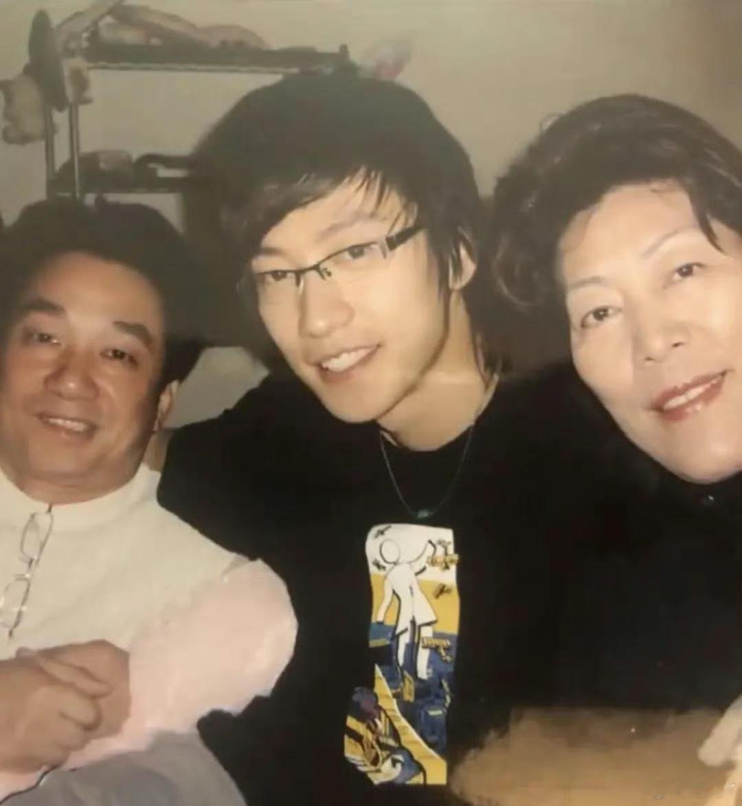 #乔任梁父母发声#不知道乔任梁的父母是忍着什么样的伤痛才能写出回忆儿子遗容的细节