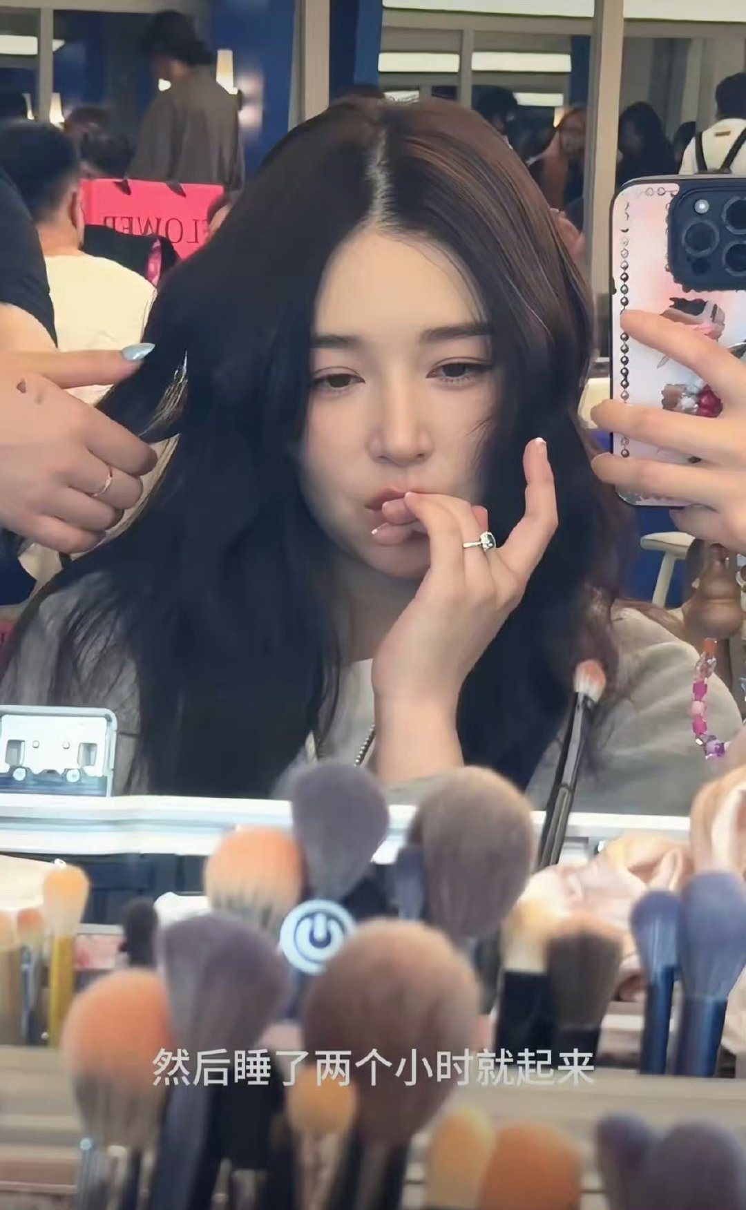 阚清子只睡了两个小时乘风2026 下颚线都练出来了，这付出真的肉眼可见 