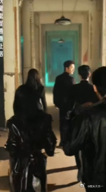 长剧搞PPT转场短剧卷神级运镜 长剧还在用PPT转场糊弄观众的时候，短剧已经悄悄