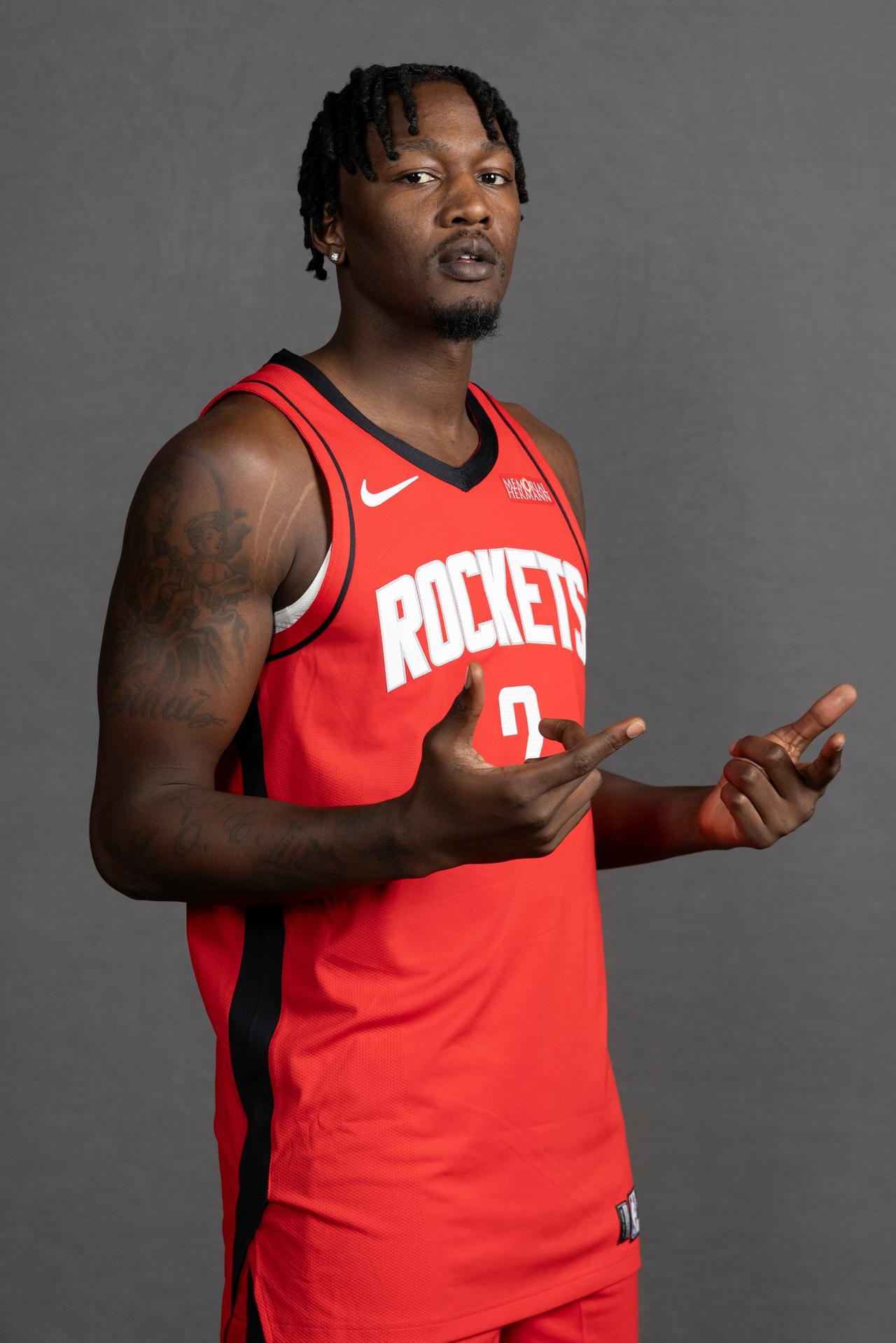 有一说一，芬尼-史密斯还没奥科吉好用，火箭有点冤大头了：

1，史密斯——身高2